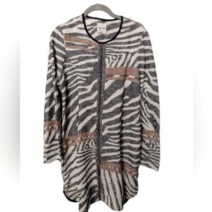 Nik & Zoe Duster Animal Print Small Rounded Hem Black Trim Front Zip Round Hem